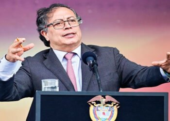Gustavo Petro regaña públicamente a directores de entidades estatales durante evento en Santa Marta