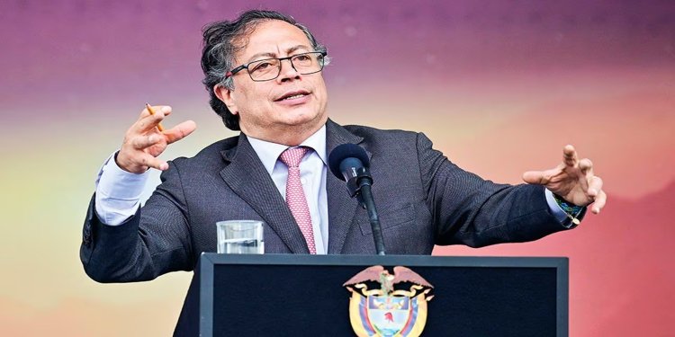 Gustavo Petro regaña públicamente a directores de entidades estatales durante evento en Santa Marta