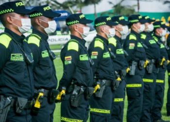 Policía ubica al chofer que cobró casi $3 millones a turistas por una carrera al aeropuerto y ya devolvió la plata