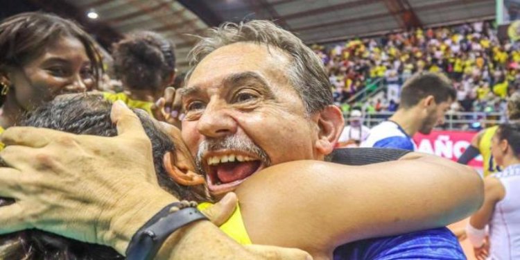 Antonio Rizola se despide de la Selección Colombia de Voleibol femenino tras siete años de éxitos