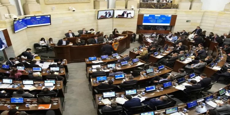 Aplazada nuevamente la conciliación del Plan Nacional de Desarrollo de Petro en el Senado