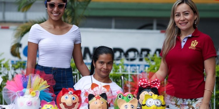 Positivo balance deja feria de emprendimiento de jóvenes del ICBF