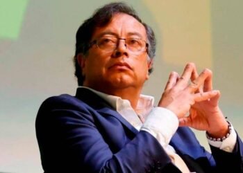 Expresidente de la CUT critica a Petro por modelo de salud de maestros