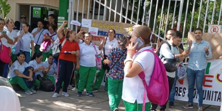 Madres comunitarias en Ibagué realizan plantón por falta de pago 