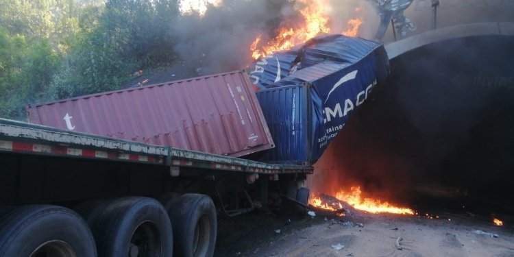 Dos personas muertas en accidente de tránsito en la vía al alto de la Línea 