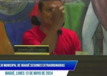 Procuraduría investiga a Arturo Castillo por presuntas irregularidades en sesión extra y por hacerle ‘pistola’ a otro cabildante