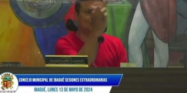 Procuraduría investiga a Arturo Castillo por presuntas irregularidades en sesión extra y por hacerle ‘pistola’ a otro cabildante