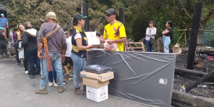 Familias damnificadas por incendio en Pastales recibieron ayudas humanitarias de la Alcaldía