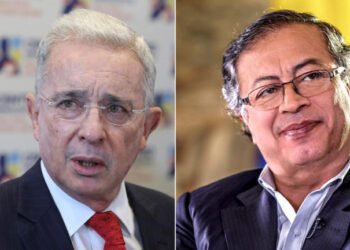 Álvaro Uribe critica al presidente Gustavo Petro por “mentir” tras las declaraciones del exjefe paramilitar Salvatore Mancuso