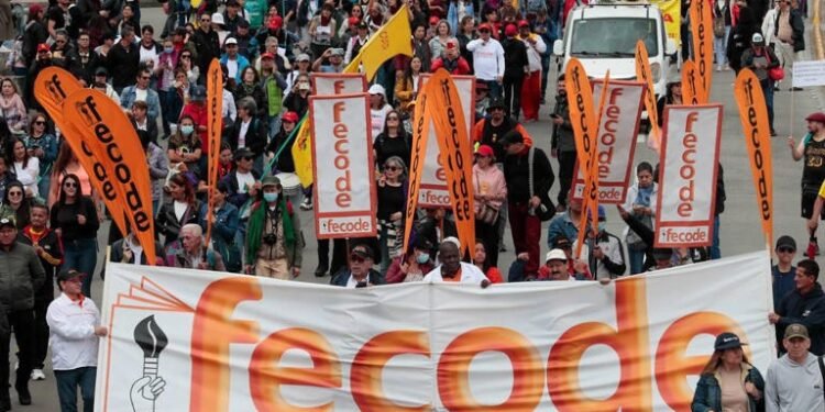 Reforma educativa del Gobierno Petro se hunde tras marchas de Fecode y oposición