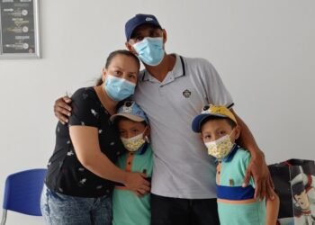 Manuel José celebró  su victoria en la lucha contra el cáncer tocando la campana de la vida