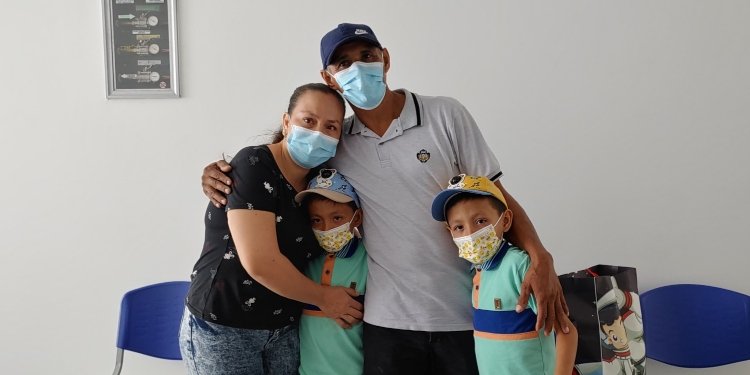 Manuel José celebró  su victoria en la lucha contra el cáncer tocando la campana de la vida