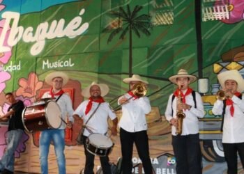 Con música Cámara de Comercio recibe a propios y turistas en Ibagué