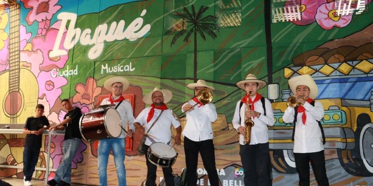 Con música Cámara de Comercio recibe a propios y turistas en Ibagué