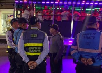 Autoridades suspendieron dos chivas turísticas