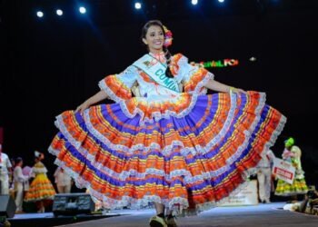 Paula Gisselle Ruiz se coronó Embajadora Municipal del Folclor