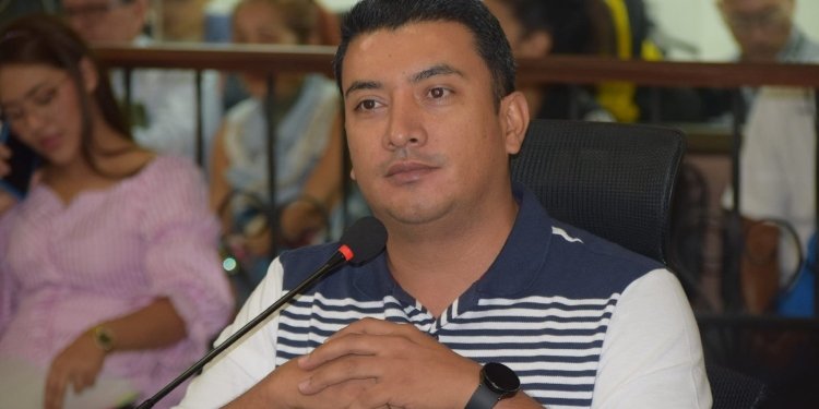 Concejal Javier Mora quedó muy preocupado luego del debate sobre infraestructura educativa