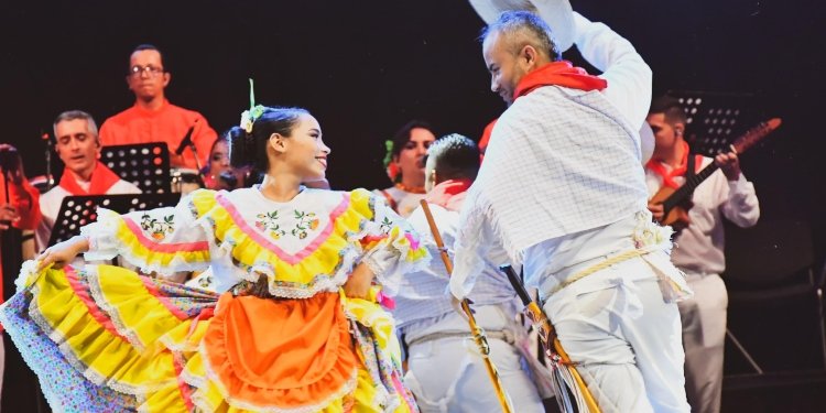 18 embajadoras y 25 agrupaciones folclóricas participarán en el encuentro departamental del folclor