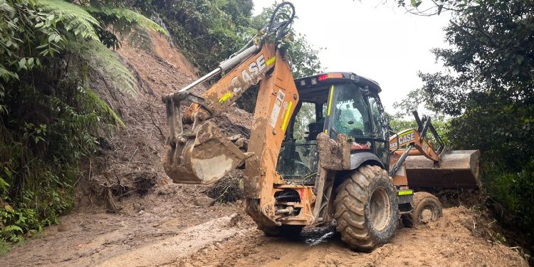 Deslizamientos de tierra, que provocaron emergencias viales en zona rural fueron atendidos por la Alcaldía 