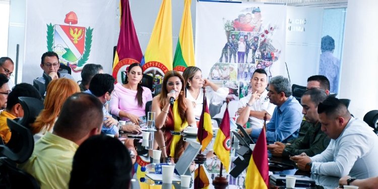 Gobernadora pide coordinación a sus funcionarios para garantizar orden entre el desfile del domingo