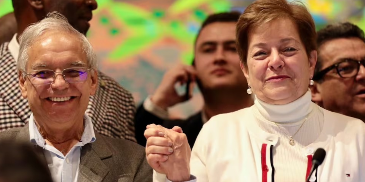 Petro celebra histórica aprobación de reforma pensional en Colombia