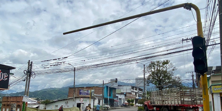 Delincuentes perjudicaron la red semafórica de la 24 y 25 con Primera 