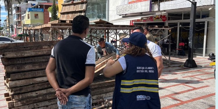 Por incumplir las condiciones de seguridad la Alcaldía ordenó desmontar una tarima