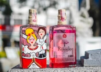 Tapa Roja rinde homenaje al Festival Folclórico con edición especial de su aguardiente Rosado