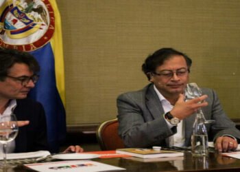 Escándalo político: Alejandro Gaviria acusa a Gustavo Petro de difamación