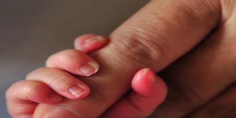 Joven en Barranquilla intenta quitarle la vida a su bebé recién nacido tras morderlo