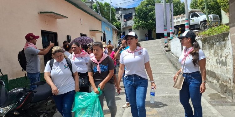 Familias afectadas en El Espinal reciben ayudas humanitarias