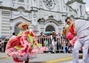 Parque Murillo Toro epicentro de las celebraciones del festival Folclórico En Ibagué