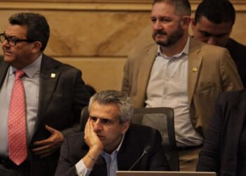 Tambalea la reforma pensional: discusión aplazada por falta de quórum en el Congreso