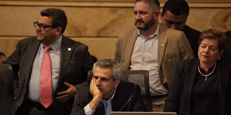 Tambalea la reforma pensional: discusión aplazada por falta de quórum en el Congreso