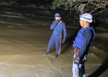 Una persona muerta y cinco más desaparecidas deja caída de un campero al río Saldaña entre Ataco y Rioblanco