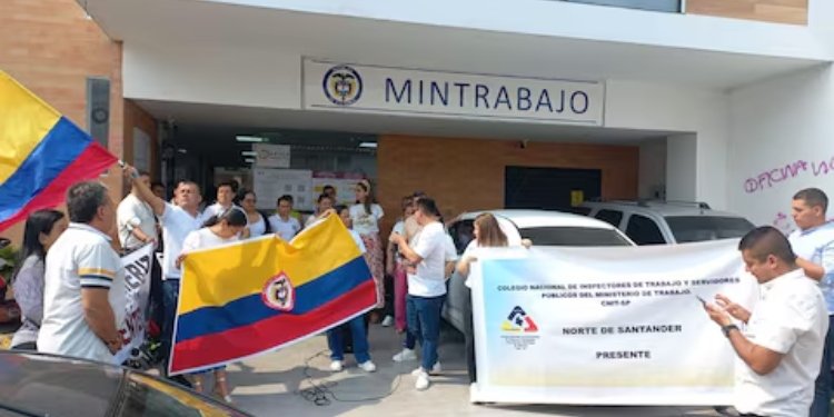 Huelga en el Ministerio de Trabajo continúa: Atención al público sigue afectada