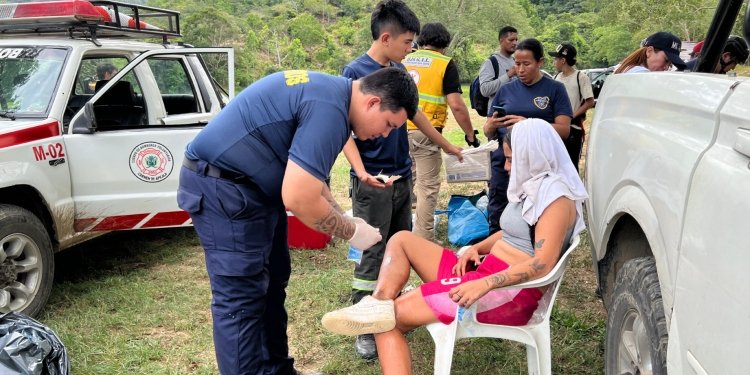 Cerca de 80 personas fueron rescatadas del cerro de las Mercedes en Carmen de Apicalá