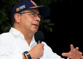 Presidente Petro propone controlar costos de arriendos y tarifas eléctricas para combatir inflación