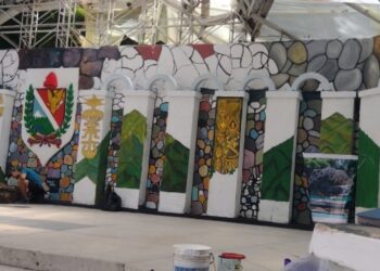 Ciudadanos que intervienen el Parque Centenario esperan que les respeten el mural que pintaron