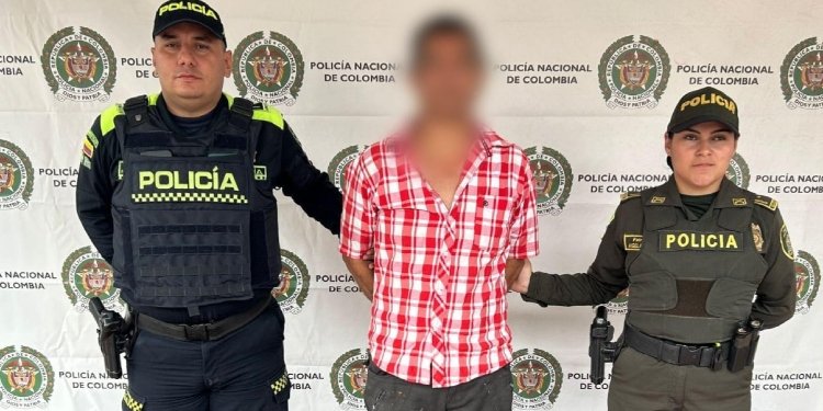 En Saldaña capturan a nombre señalado de golpear a su compañera sentimental 