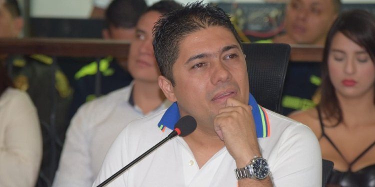 Concejal anunció que pondrá en conocimiento de las autoridades irregularidades de los parqueaderos y posible falsificación de documentos