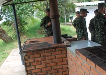 Ejército Nacional participa en la construcción de estufas ecoeficientes en el Tolima 