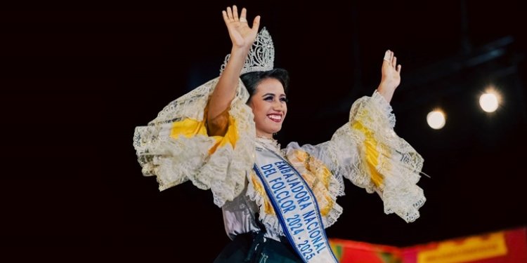 La embajadora Nacional del Folclor es Nikol Salazar de Cundinamarca