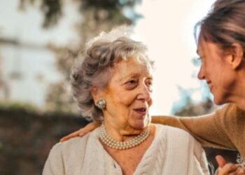 Pilas jóvenes: Padres mayores de 60 años en Colombia pueden pedir cuota alimentaria