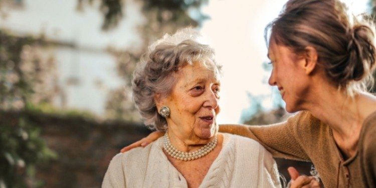 Pilas jóvenes: Padres mayores de 60 años en Colombia pueden pedir cuota alimentaria