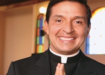 Padre Chucho le dice adiós a Colombia “Como Jesús, fue despreciado en su casa”