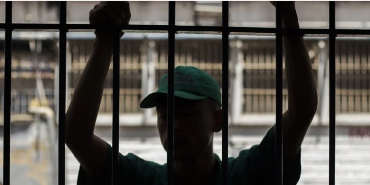 Corte Constitucional ordena al Inpec trasladar presos en estaciones a cárceles