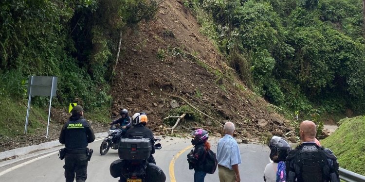 Deslizamiento provocó cierre de la vía de Armero hacia el Líbano 