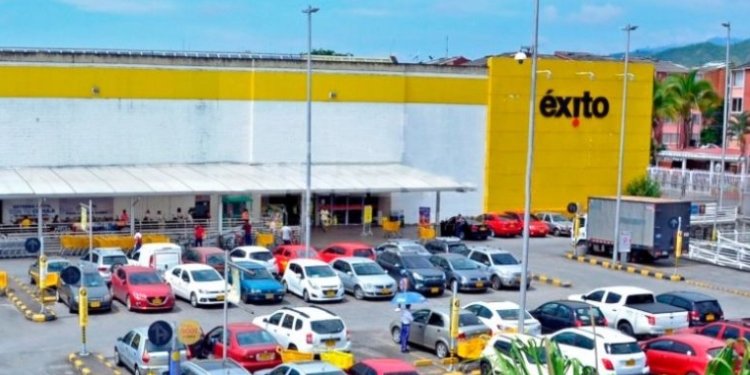 Ladrones tienen por su cuenta parqueadero del Éxito del 80 