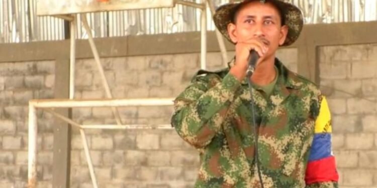 Indignación en Cauca: Disidencias interrumpen homenaje a niño muerto en ataque con explosivos